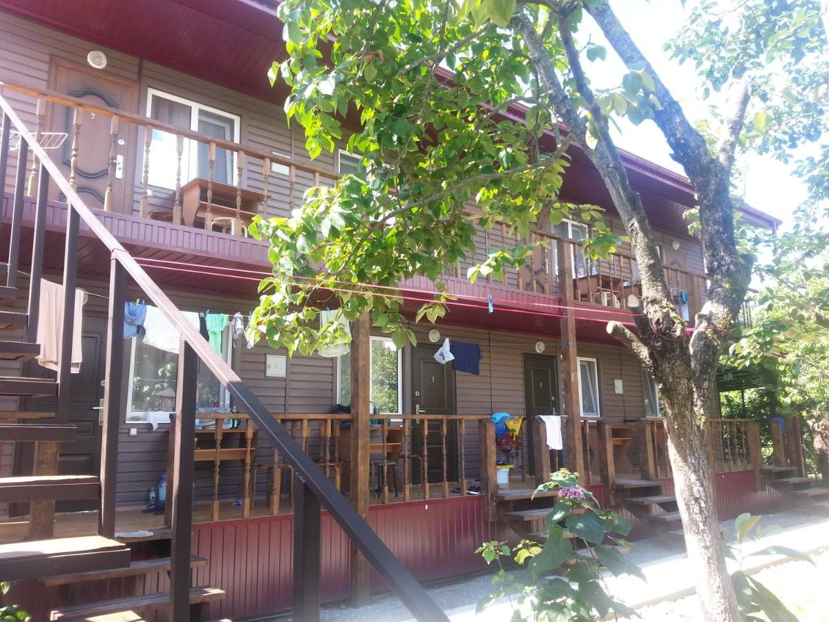 Guest House Yuzhnaya Palmira Pitsunda Exterior foto