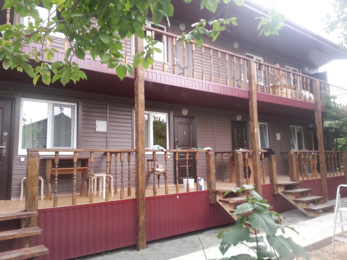 Guest House Yuzhnaya Palmira Pitsunda Exterior foto
